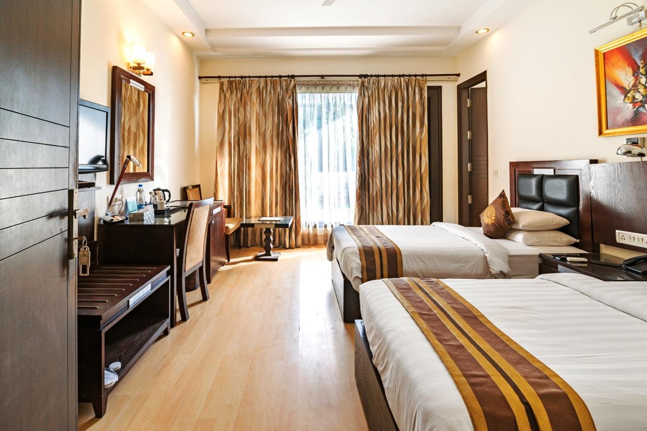 Royal Residence Mg Road Gurgaon Eksteriør billede