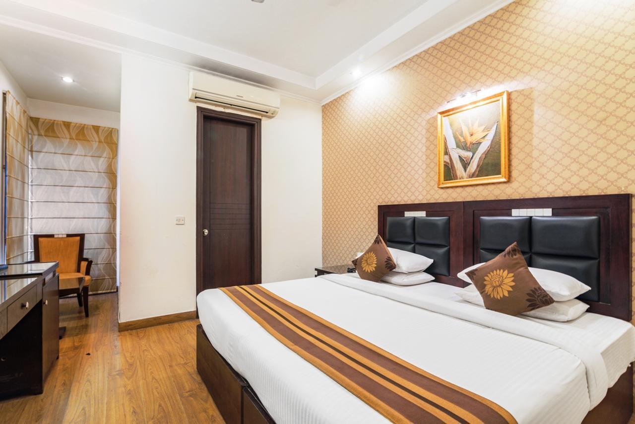 Royal Residence Mg Road Gurgaon Eksteriør billede