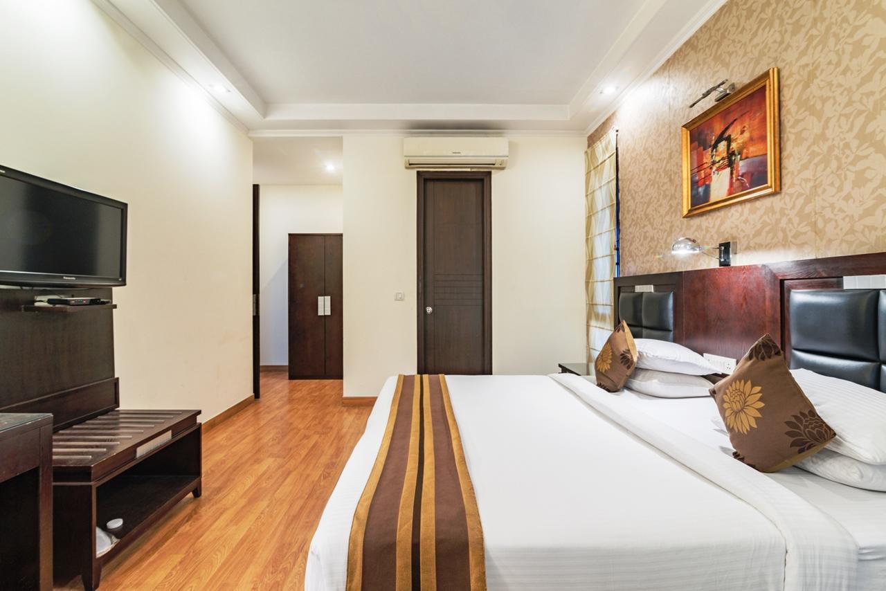 Royal Residence Mg Road Gurgaon Eksteriør billede