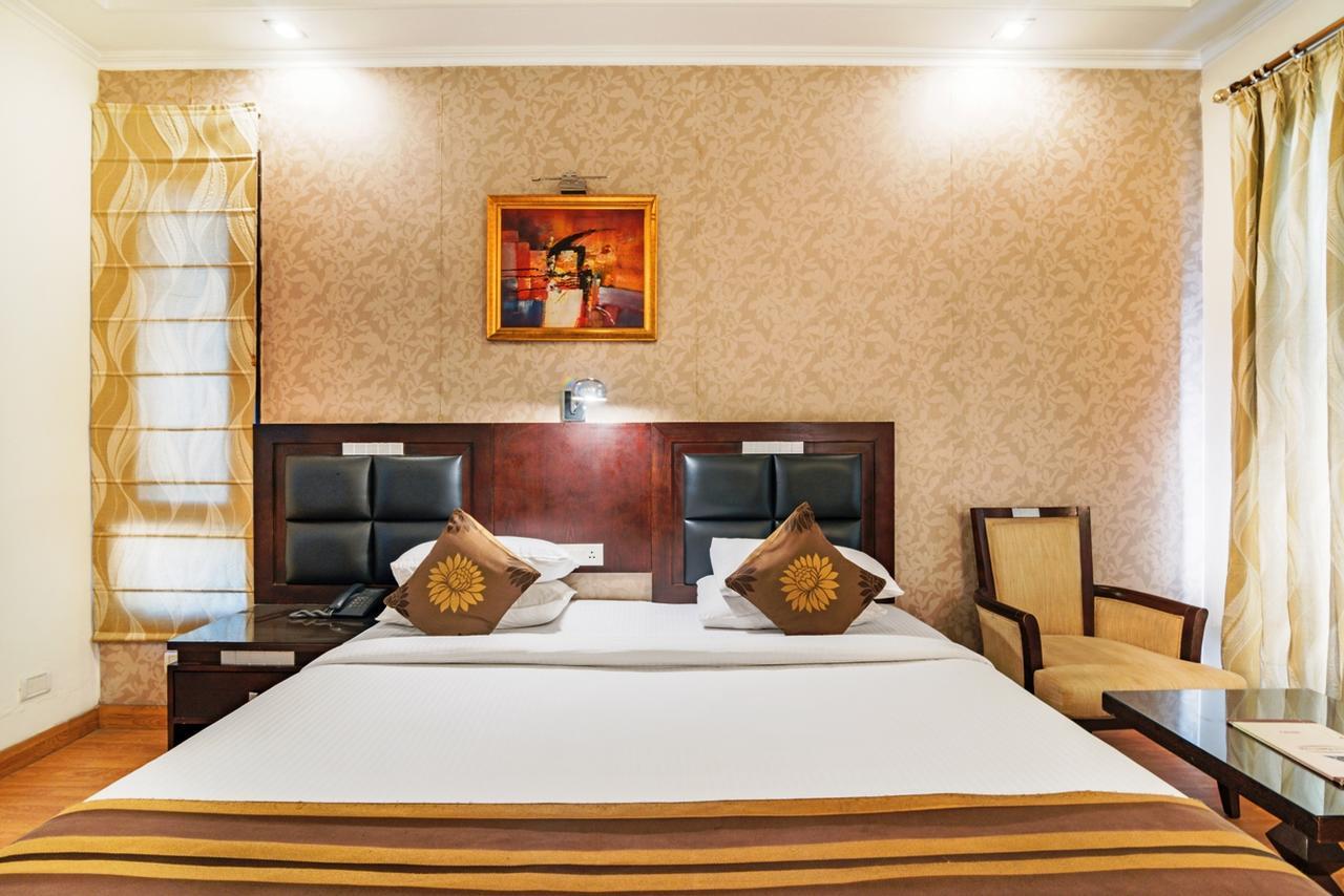 Royal Residence Mg Road Gurgaon Eksteriør billede