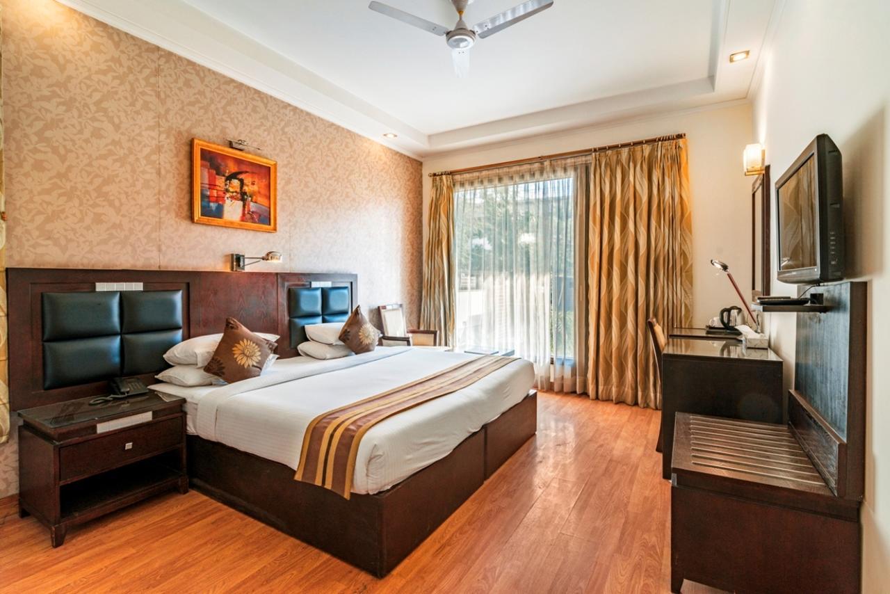 Royal Residence Mg Road Gurgaon Eksteriør billede