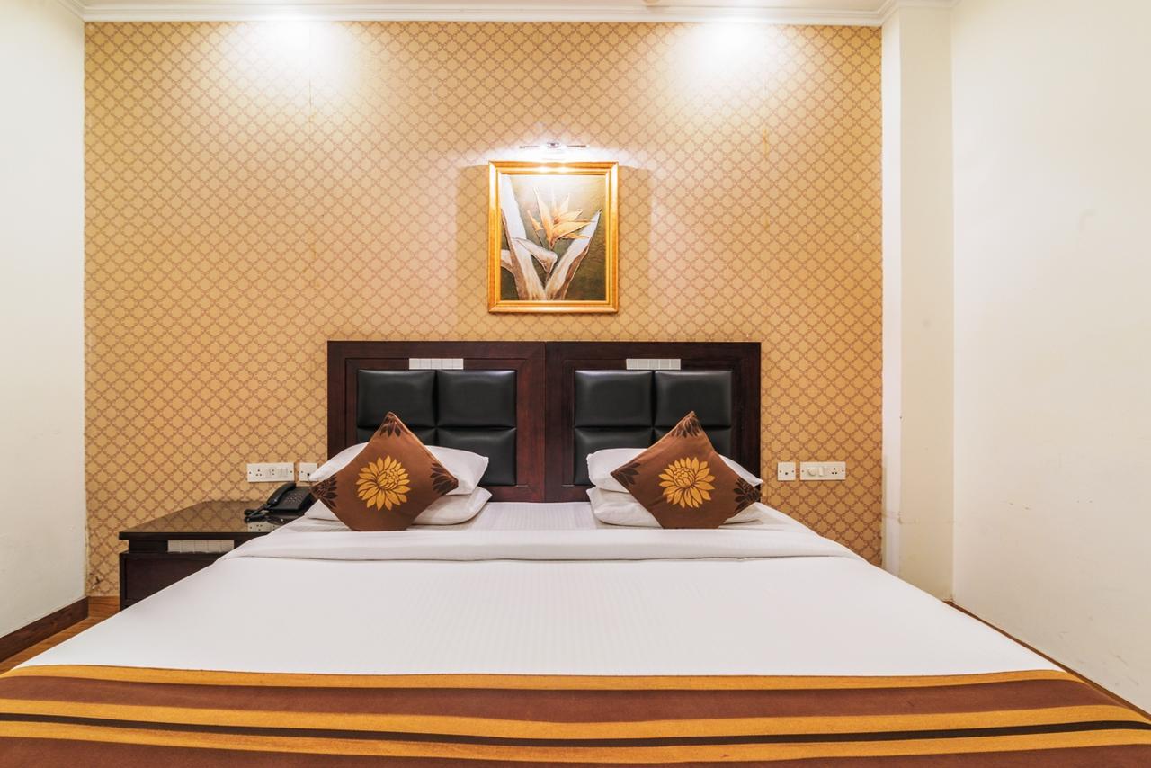 Royal Residence Mg Road Gurgaon Eksteriør billede