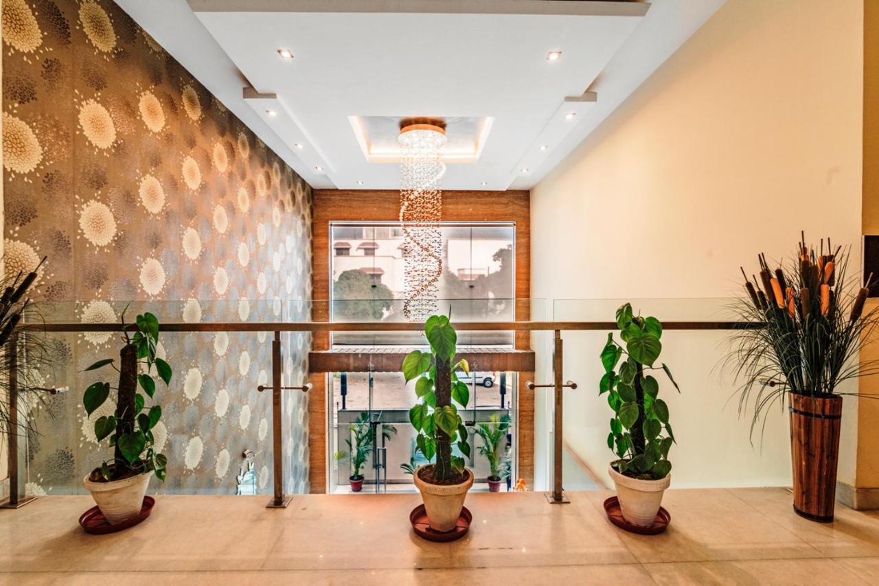 Royal Residence Mg Road Gurgaon Eksteriør billede